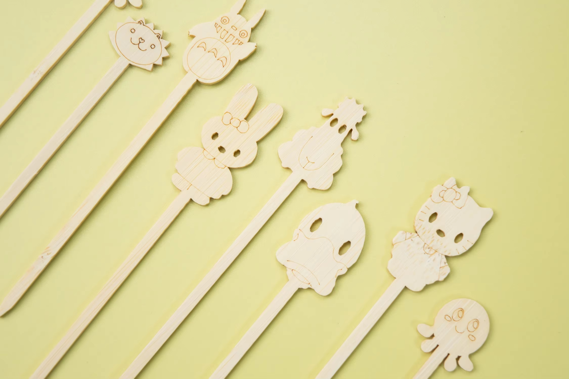 Bambus -Picks mit Tierdesign