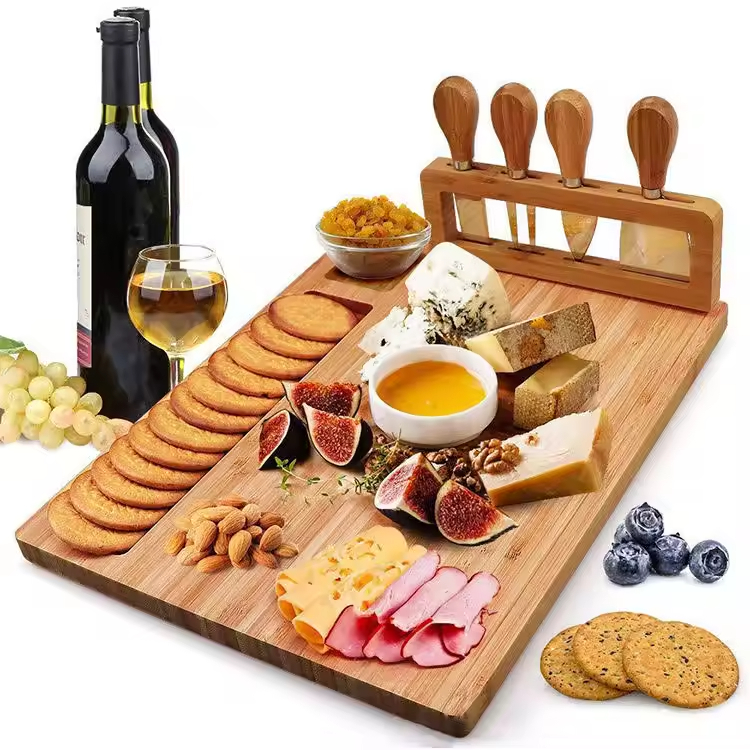 Großhandel Custom Logo Holz Bambus Wurstbrett Fleischkäseplatte mit Besteckset serviert