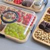 Tragbares Bambus -Snack -Tablettkäse -Käsebrett mit Deckel Bambus Rundkanalkarton mit Fächern und klarer Verriegelungsdeckel